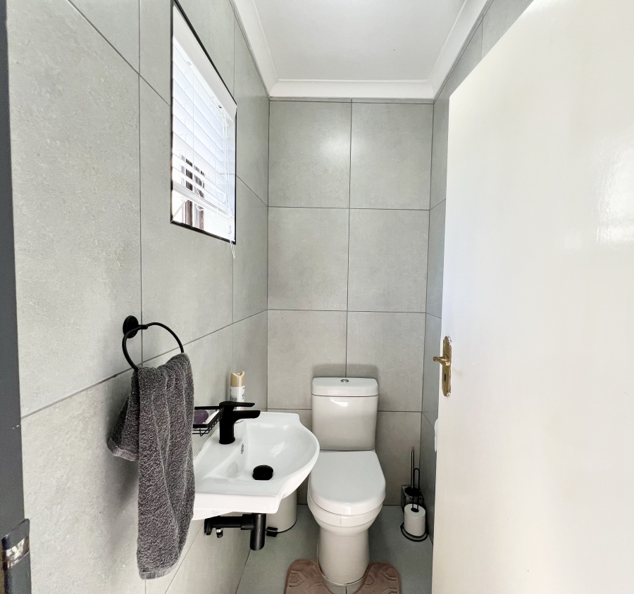 2 Bedroom Property for Sale in Flamingo Vlei Western Cape